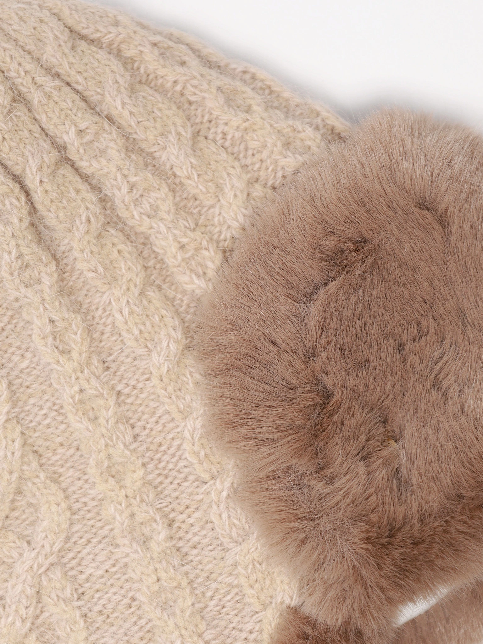 Шапка-ушанка с меховым отворотом в ассортименте